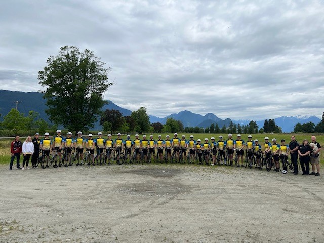 group picture of cops for cancer cyclists