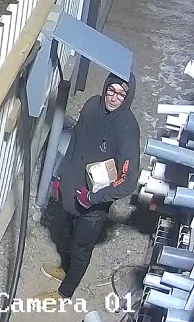Pouvez-vous identifier ce suspect?